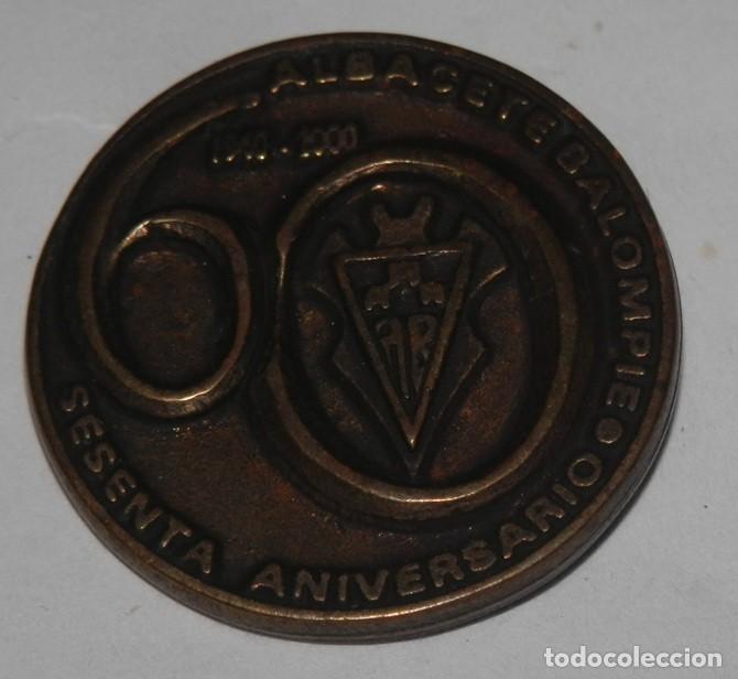 Coleccionismo deportivo: PIN'S DEL CLUB ALBACETE BALOMPIE - 60 ANIVERS&Aacute;RIO