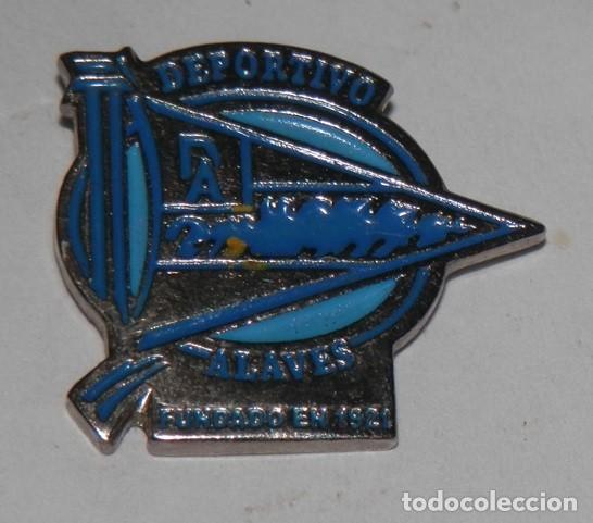 Coleccionismo deportivo: PIN'S DEL DEPORTIVO ALAVES