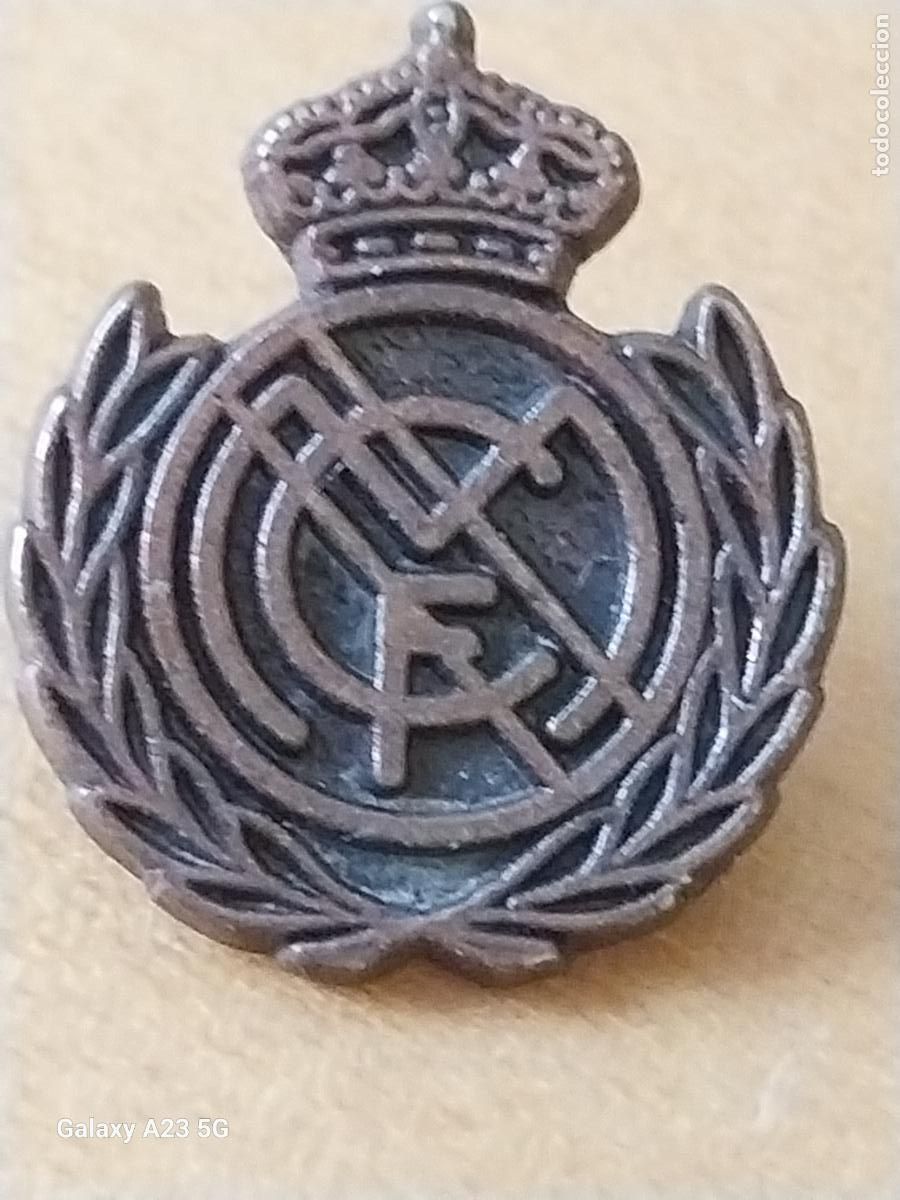 Coleccionismo deportivo: REAL MADRID INSIGNIA PIN PINCHO 1.90CMS ALTO VINTAGE TONO COBRE RELIEVE
