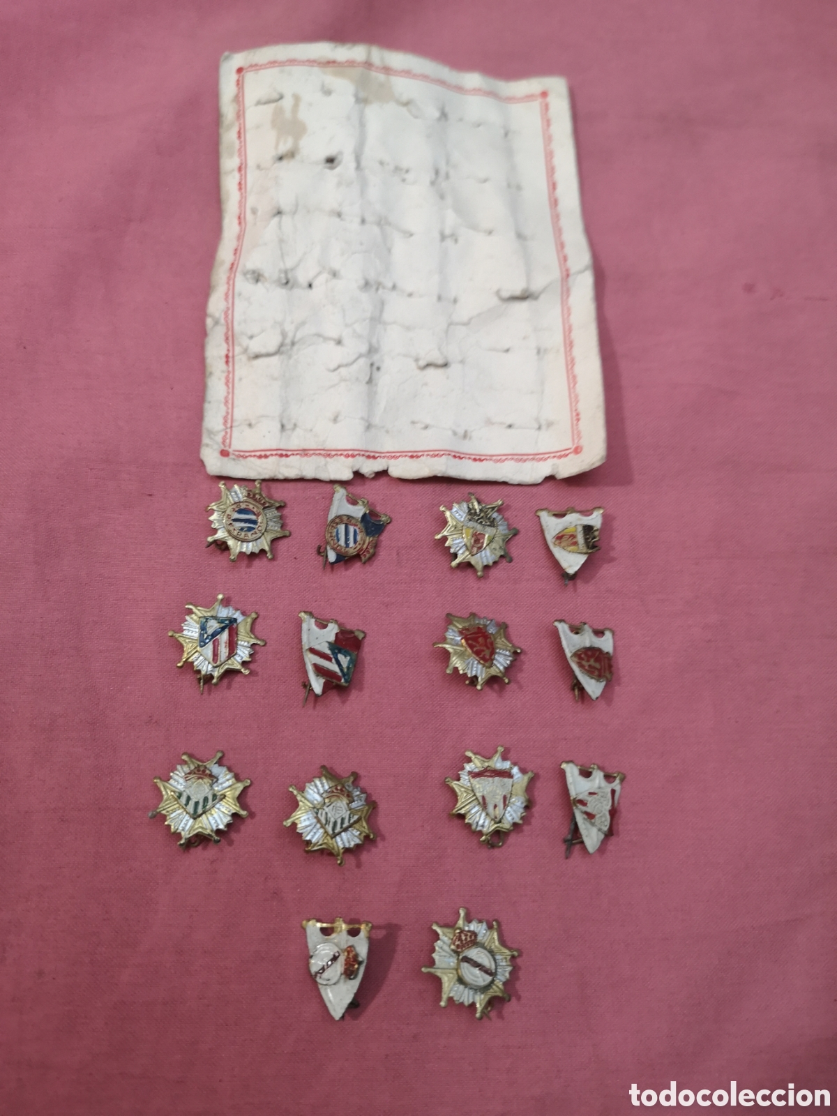 Coleccionismo deportivo: LOTE DE 14 PIN-INSIGNIA DE METAL CON ALFILER. EQUIPOS F&Uacute;TBOL ESPA&Ntilde;OLES. BIEN. A&Ntilde;OS 70.