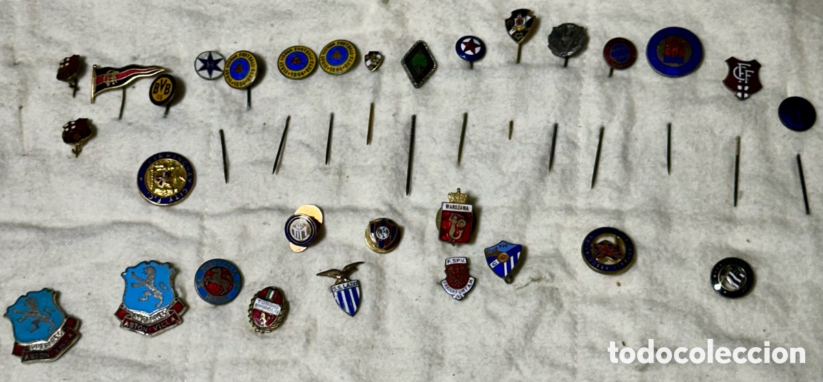 Coleccionismo deportivo: Colecci&oacute;n lote pins vintage f&uacute;tbol