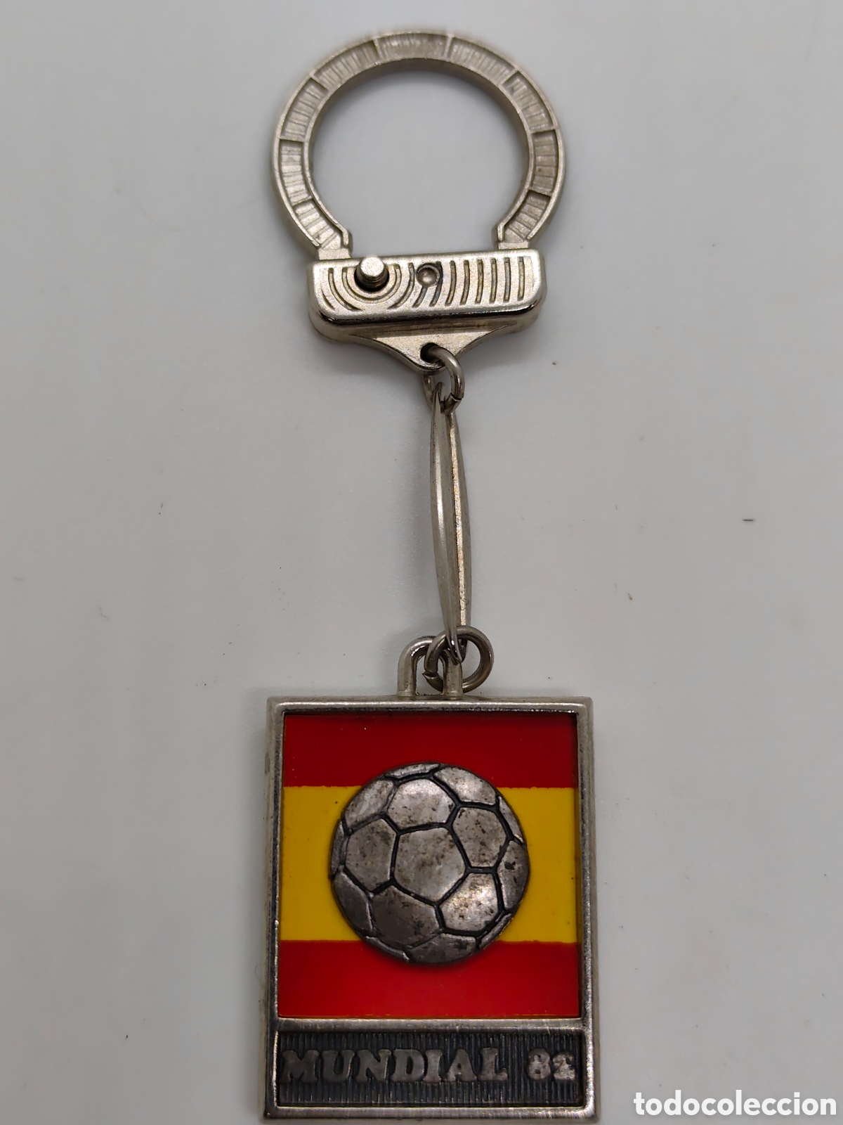 Coleccionismo deportivo: Llavero antiguo del mundial 1982