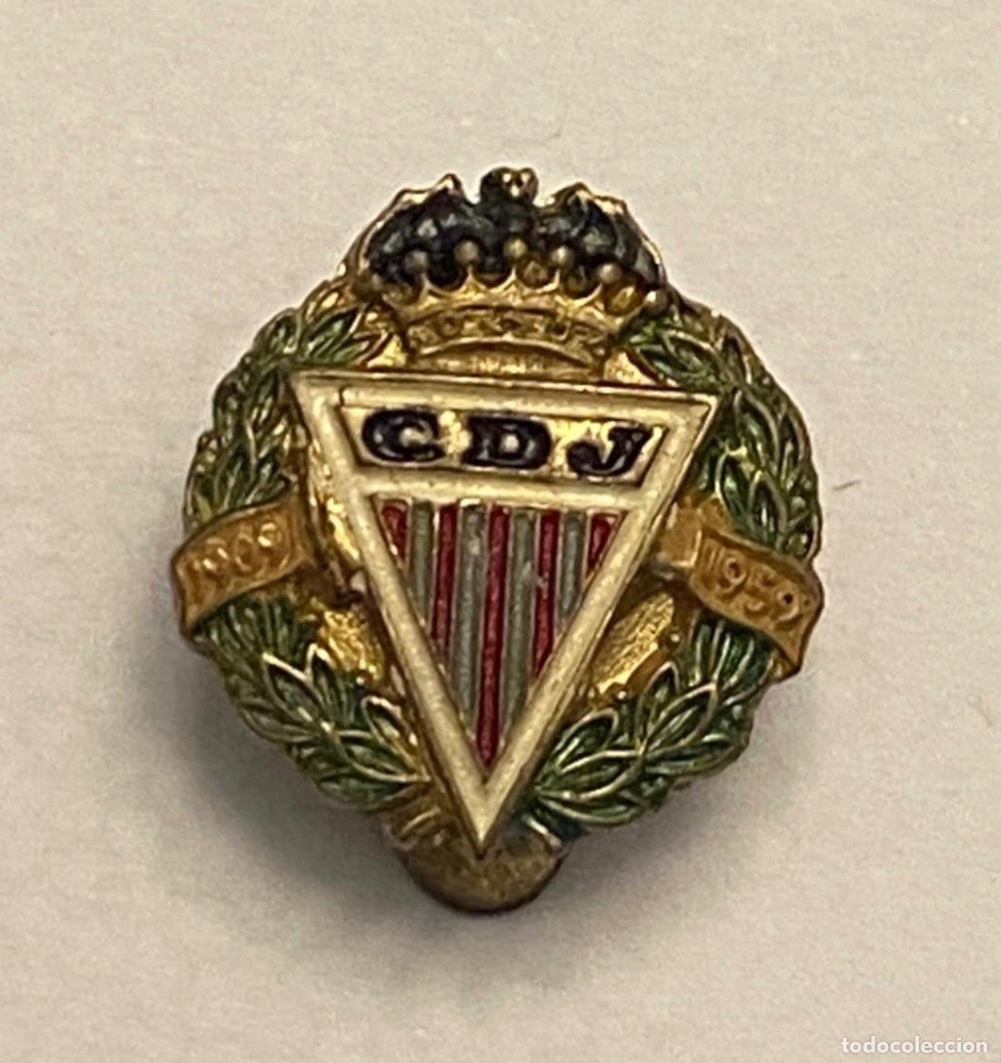 Coleccionismo deportivo: ANTIGUA INSIGNIA 50 ANIVERSARIO CLUB DEPORTIVO JUPITER - CLUB FUTBOL FUNDADO 1909 BARCELONA