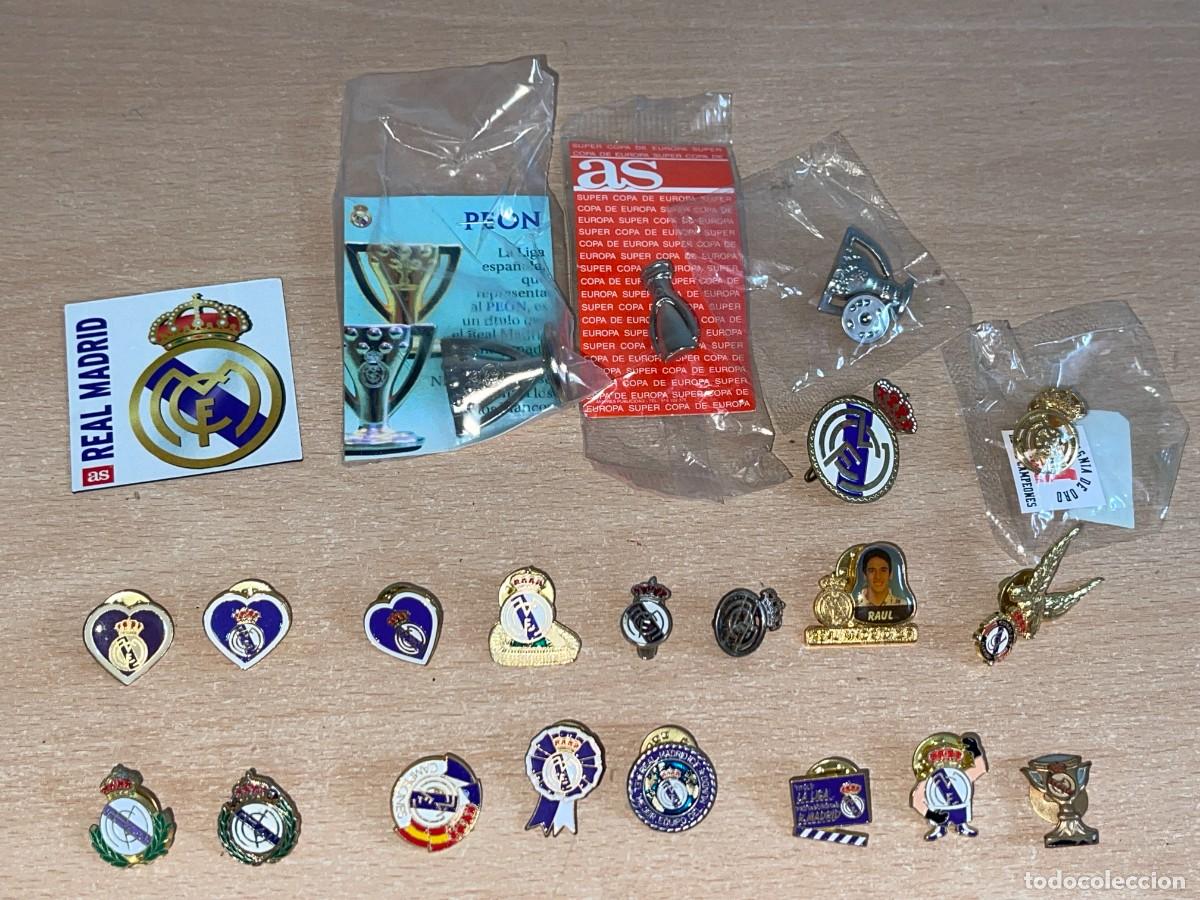Coleccionismo deportivo: 19- Lote 22 Pins REAL MADRID Escudos Estadio Copas Ra&uacute;l pines Insignia de Oro rm rmcf mcf u/s iman