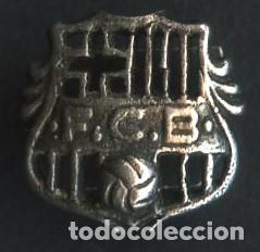 Coleccionismo deportivo: F&Uacute;TBOL, INSIGNIA DE PLATA, PIN ANTIGUO, F&Uacute;TBOL CLUB BARCELONA, 75 ANIVERSARIO, F.C.B.