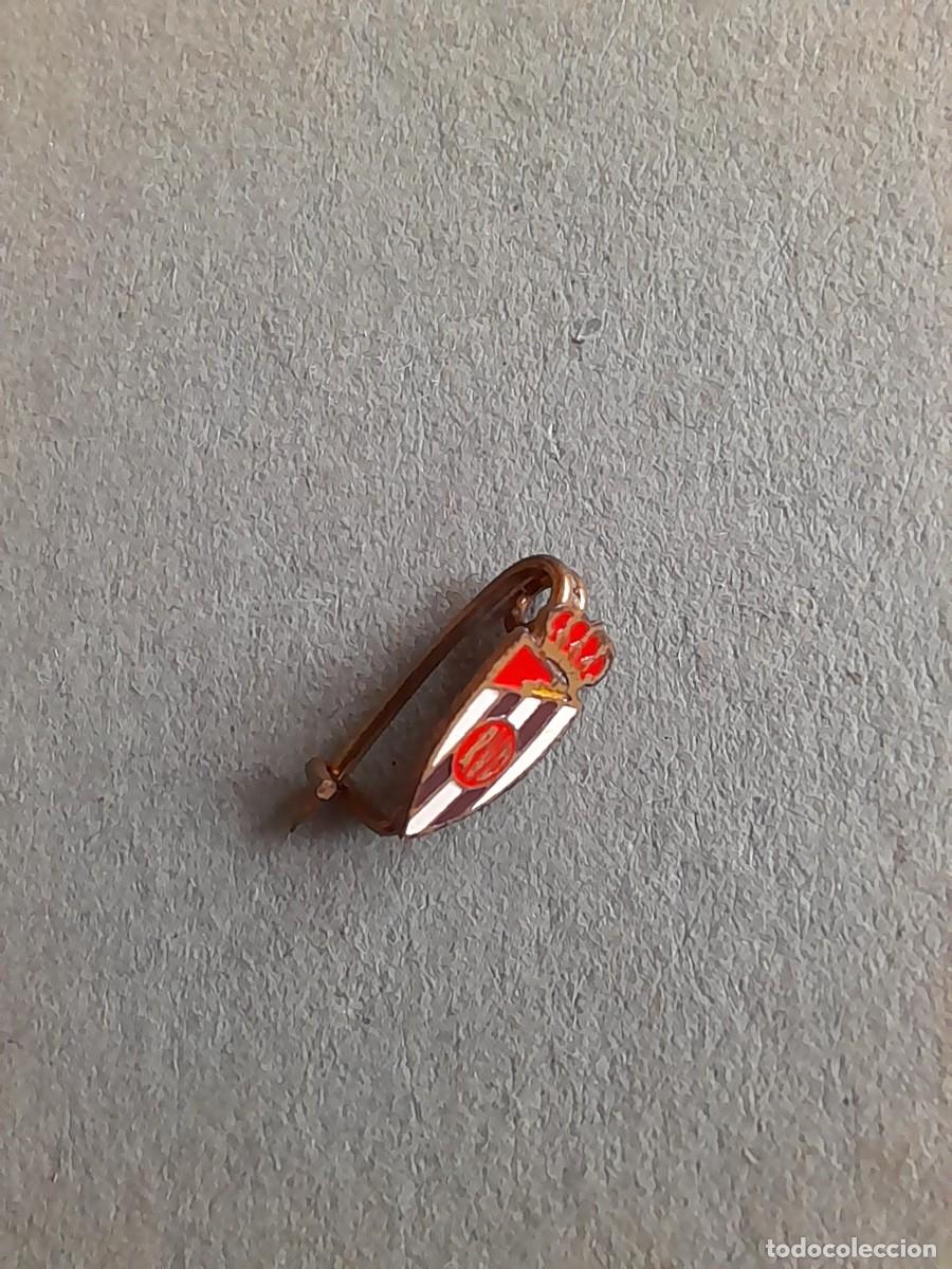Coleccionismo deportivo: mini pin / aguja de futbol : real sporting de gijon, 1cm aprox