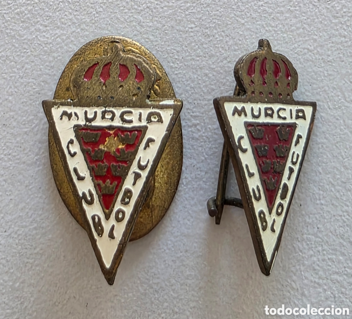 Coleccionismo deportivo: 2 Insignias ojal aguja M&uacute;rcia Club de F&uacute;tbol - Deporte Balompi&eacute;