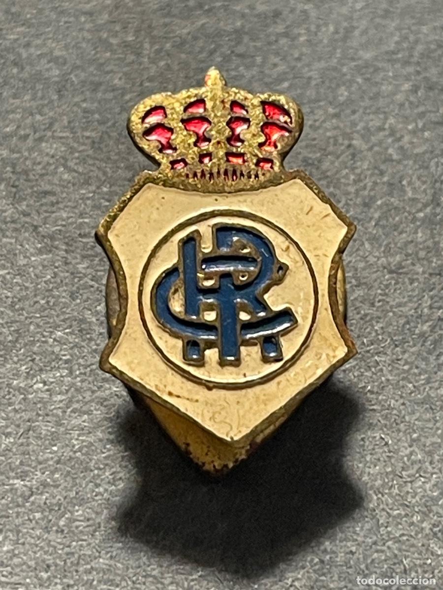Coleccionismo deportivo: R.C.R.H. - REAL CLUB RECREATIVO DE HUELVA - DECANO DEL FUTBOL ESPA&Ntilde;OL ANTIGUA INSIGNIA SOLAPERA A&Ntilde;OS