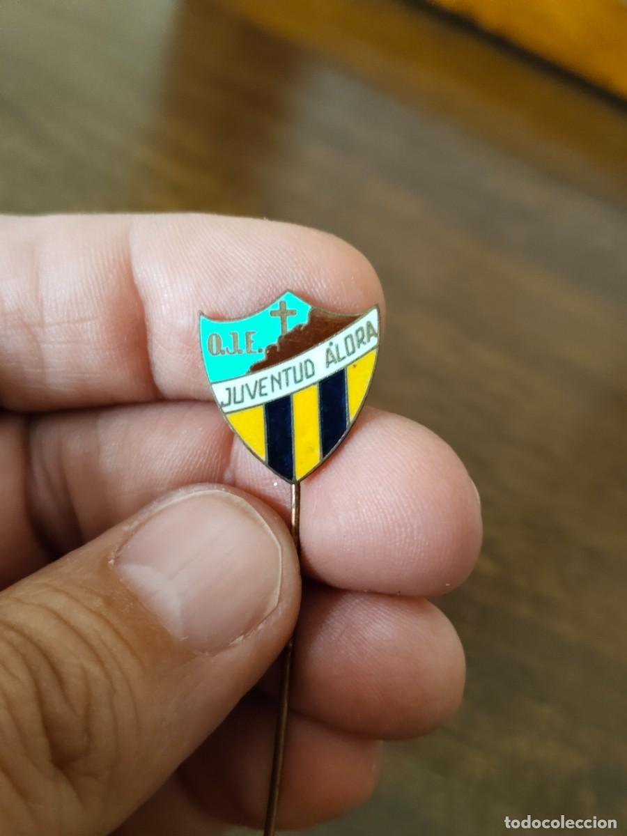 Coleccionismo deportivo: Insignia del Juventud &Aacute;lora. OJE. - Foto 1