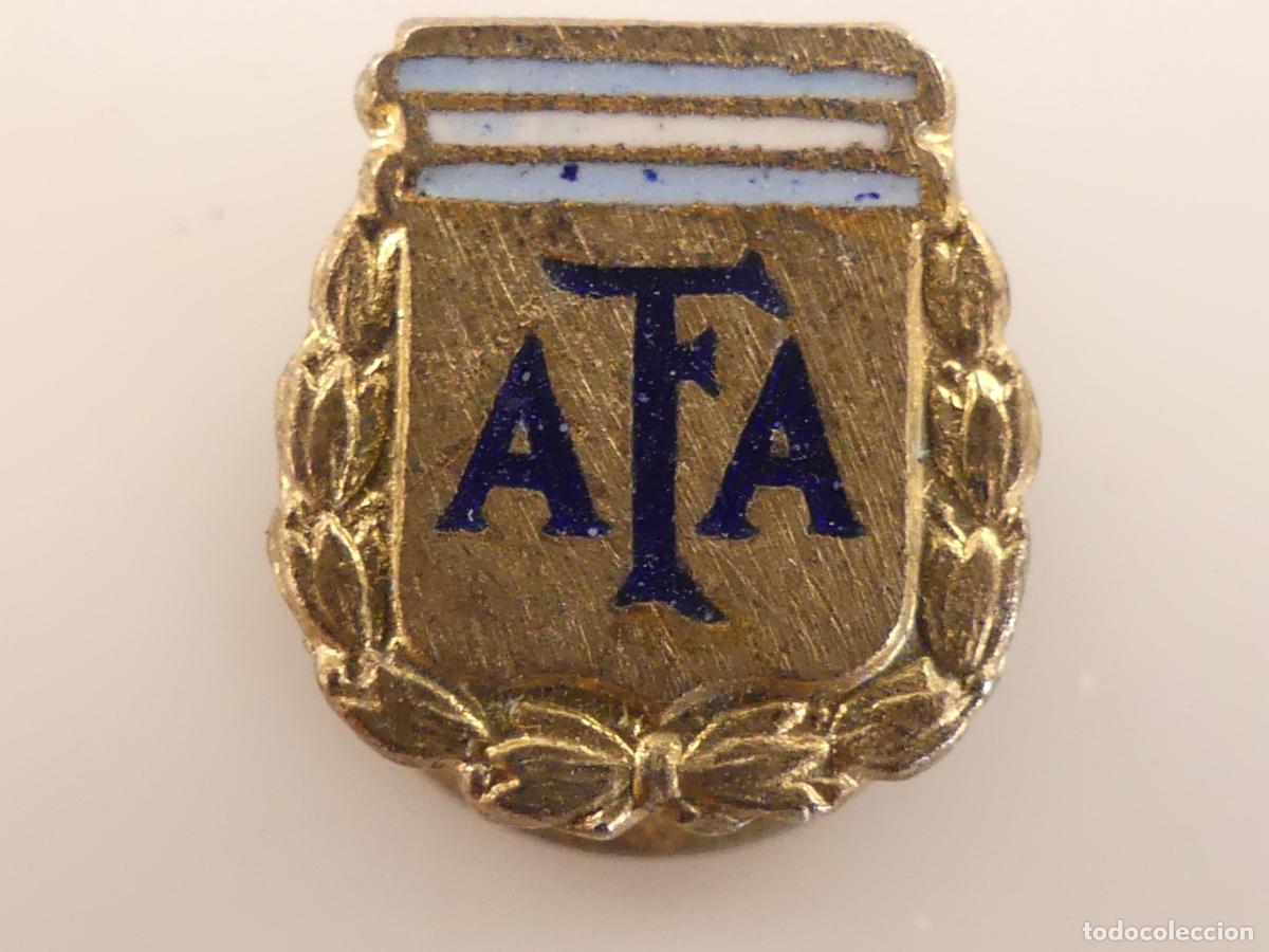 Sports collectibles: PIN OJAL INSIGNIA - AFA