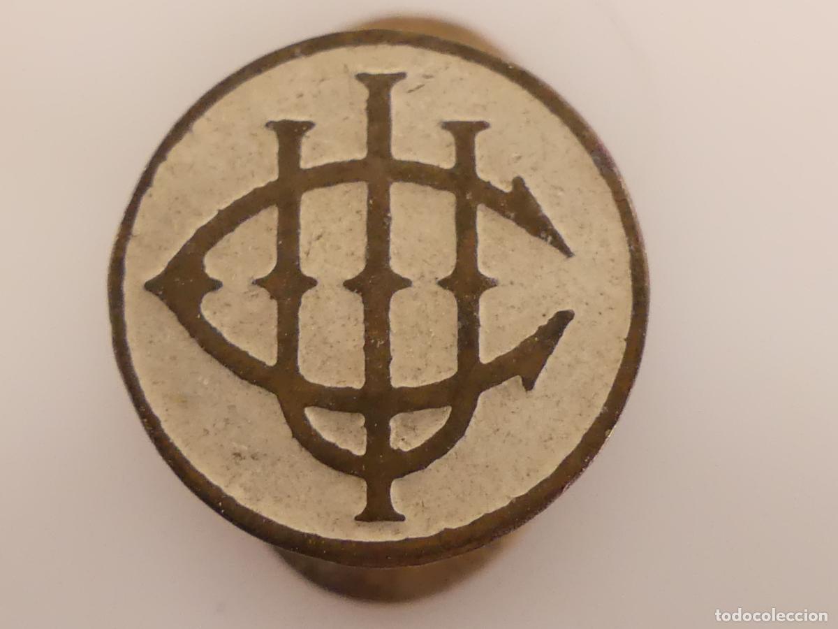 Sports collectibles: PIN OJAL INSIGNIA