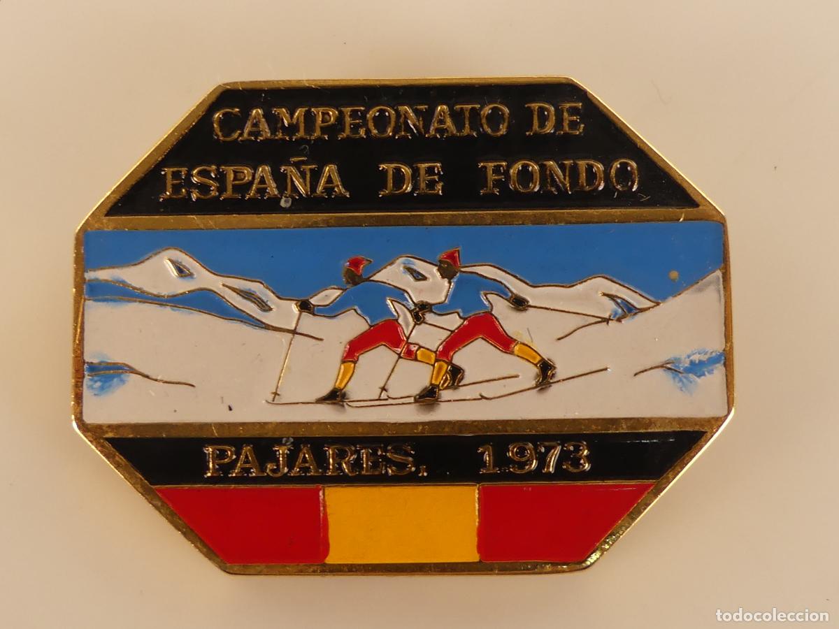 Sports collectibles: PIN INSIGNIA - CAMPEONATO DE ESPA&Ntilde;A DE FONDO