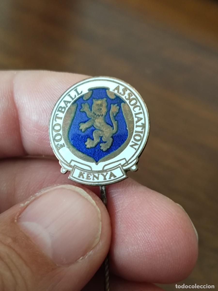 Collezionismo sportivo: Insignia de alfiler Federaci&oacute;n de F&uacute;tbol de Kenya.