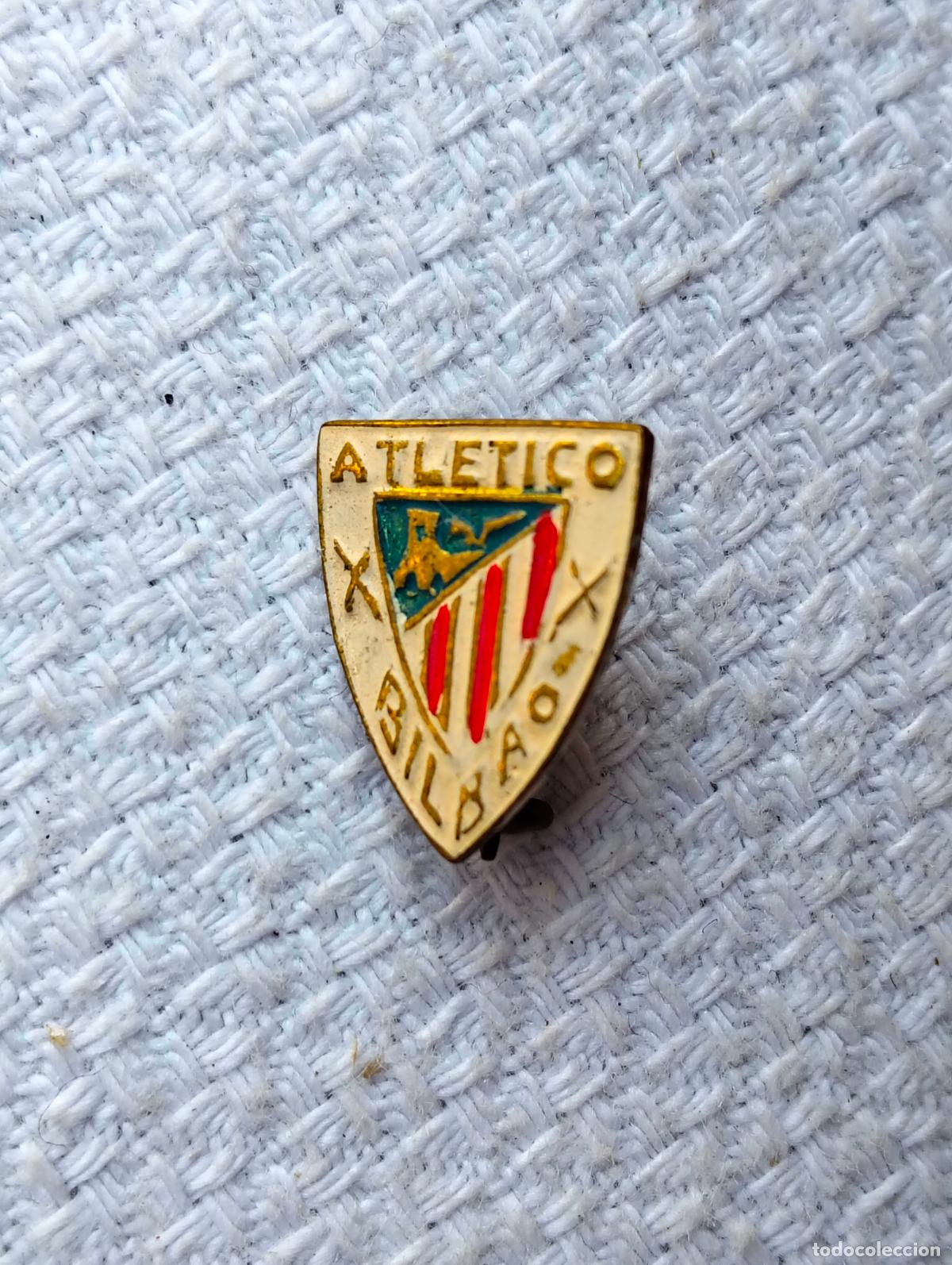 Coleccionismo deportivo: Pin antiguo broche insignia escudo de futbol atletico bilbao