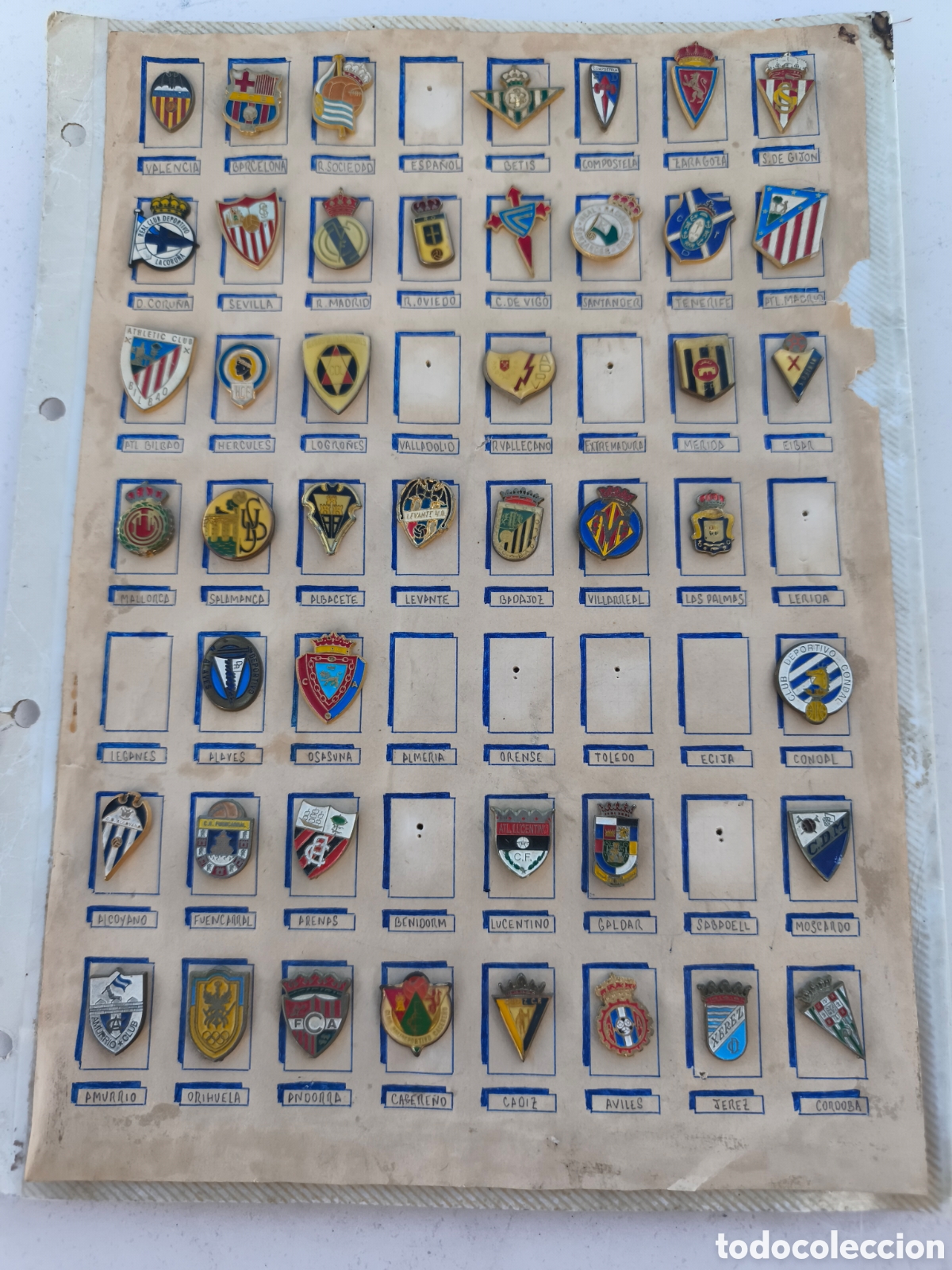 Coleccionismo deportivo: Lotazo de antiguos pins de f&uacute;tbol