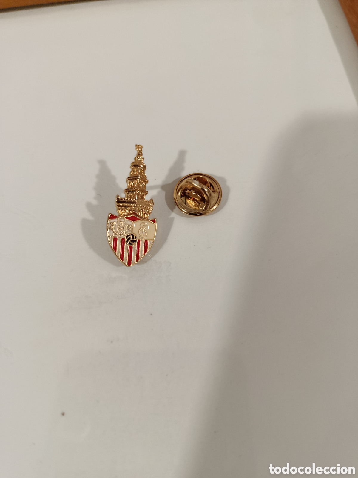 Coleccionismo deportivo: Pins de Futbol del Sevilla F&uacute;tbol Club