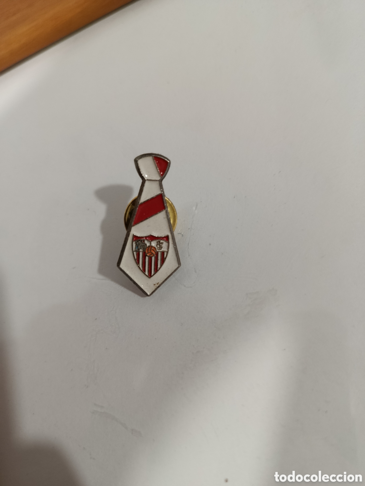 Coleccionismo deportivo: Pins del Sevilla F&uacute;tbol Club