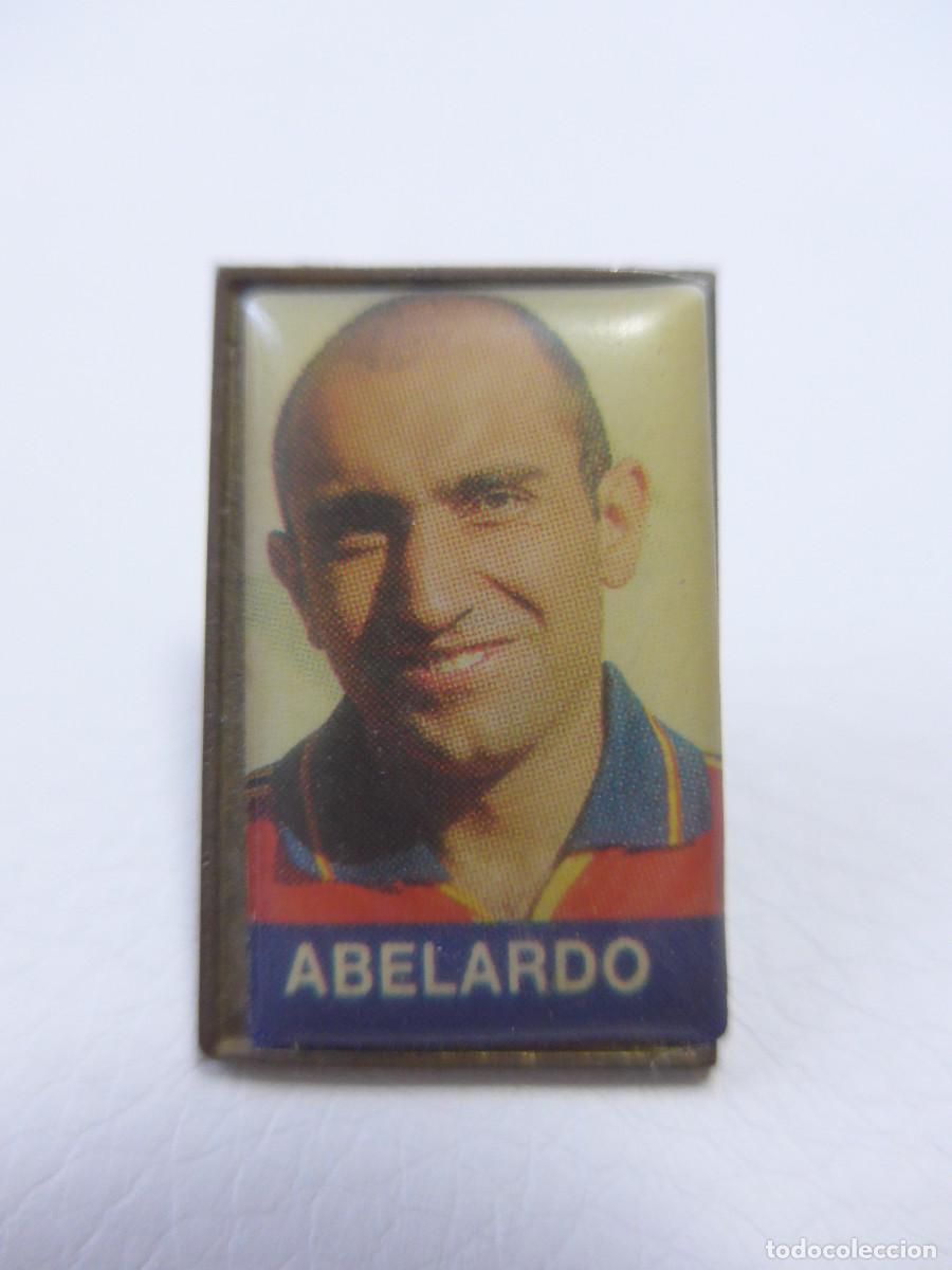 Coleccionismo deportivo: PIN ABELARDO SELECCION ESPA&Ntilde;OLA DE FUTBOL DIARIO MARCA