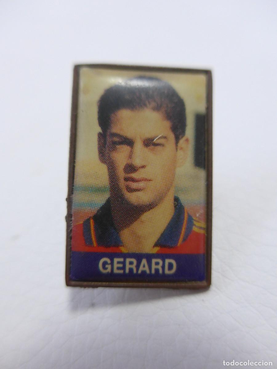 Coleccionismo deportivo: PIN GERARD SELECCION ESPA&Ntilde;OLA DE FUTBOL DIARIO MARCA