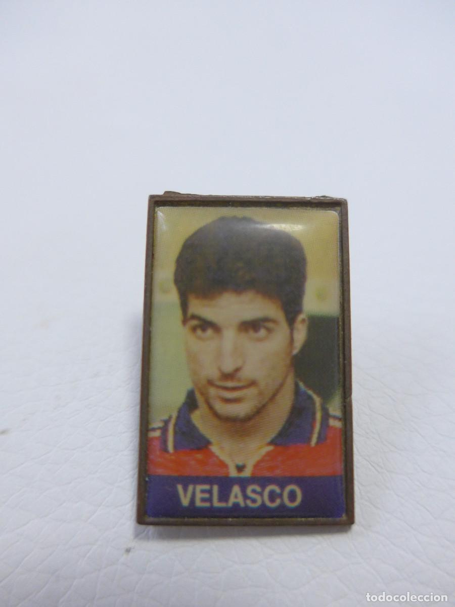 Coleccionismo deportivo: PIN VELASCO SELECCION ESPA&Ntilde;OLA DE FUTBOL DIARIO MARCA