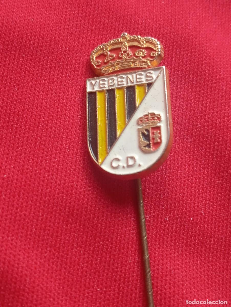Coleccionismo deportivo: INSIGNIA FUTBOL CLUB DEPORTIVO YEBENES TOLEDO PINS ALFILER