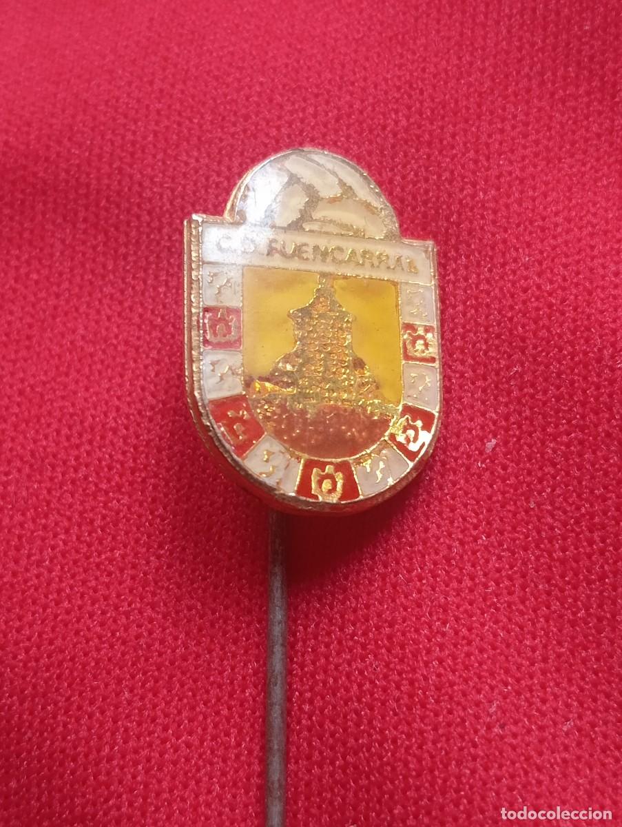Coleccionismo deportivo: INSIGNIA CLUB DEPORTIVO FUENLABRADA FUTBOL PINS ALFILER
