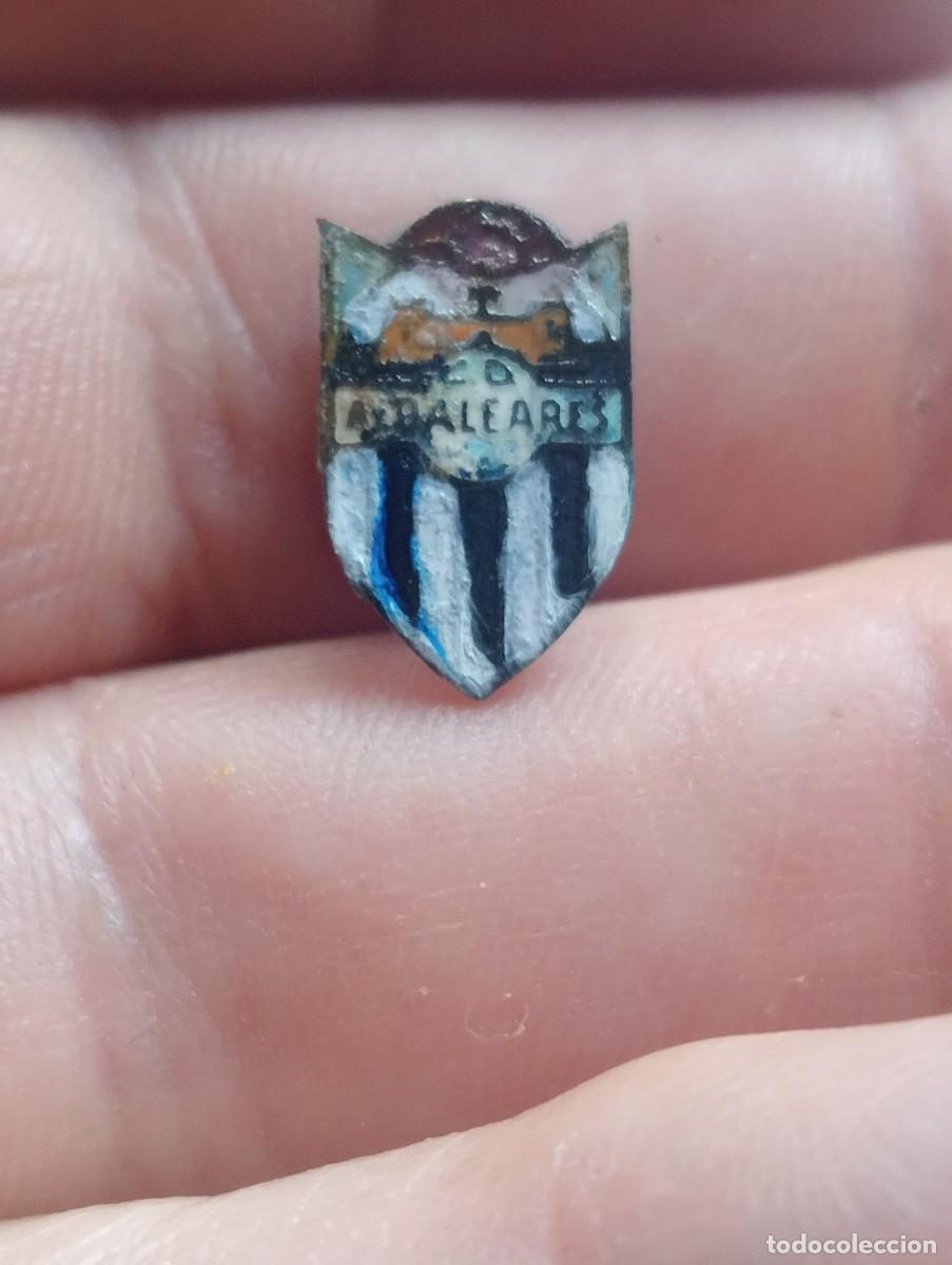 Coleccionismo deportivo: INSIGNIA FUTBOL BALEARES CD PINS ALFILER SOLAPA ESCUDO