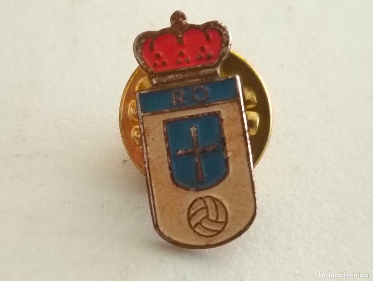 Coleccionismo deportivo: ANTIGUA INSIGNIA DE FUTBOL, REAL OVIEDO