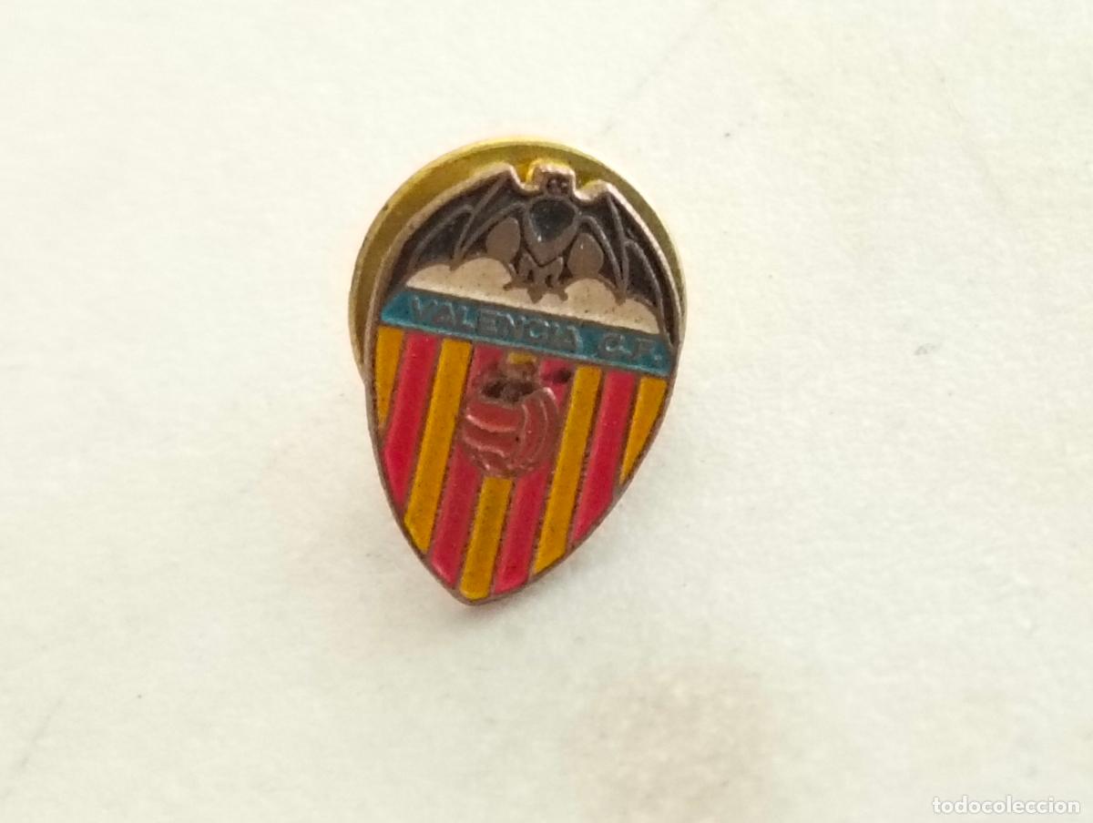 Coleccionismo deportivo: ANTIGUA INSIGNIA DE FUTBOL, VALENCIA F. C
