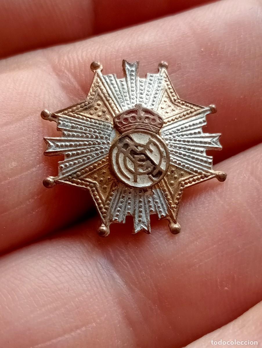 Coleccionismo deportivo: INSIGNIA ESTRELLA REAL MADRID CLUB FUTBOL PINS SOLAPA