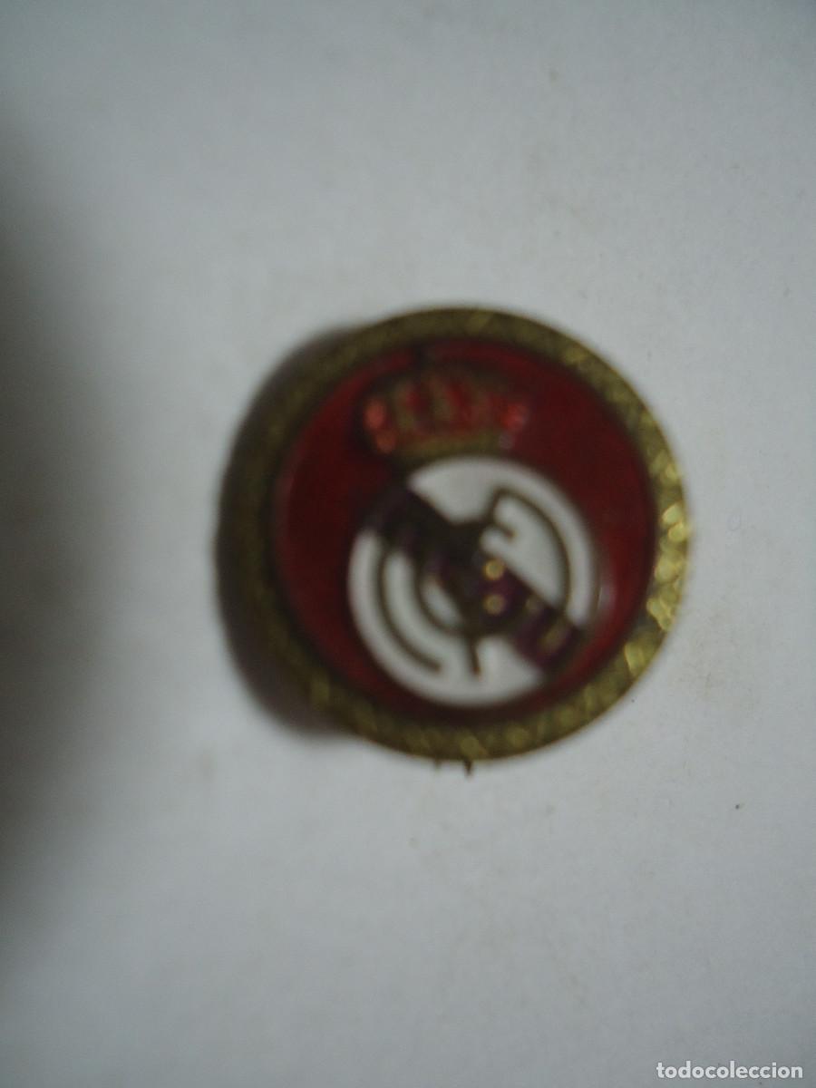Coleccionismo deportivo: INSIGNIA DE ALFILER ANTIGUA DEL REAL MADRID. A&Ntilde;OS 50-60. --24