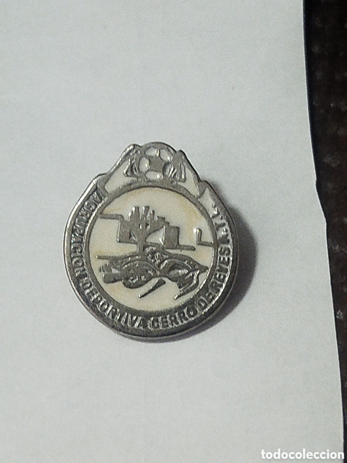 Coleccionismo deportivo: INSIGNIA DE FUTBOL ag.deportiva CERRO DE REYES..BADAJOZ