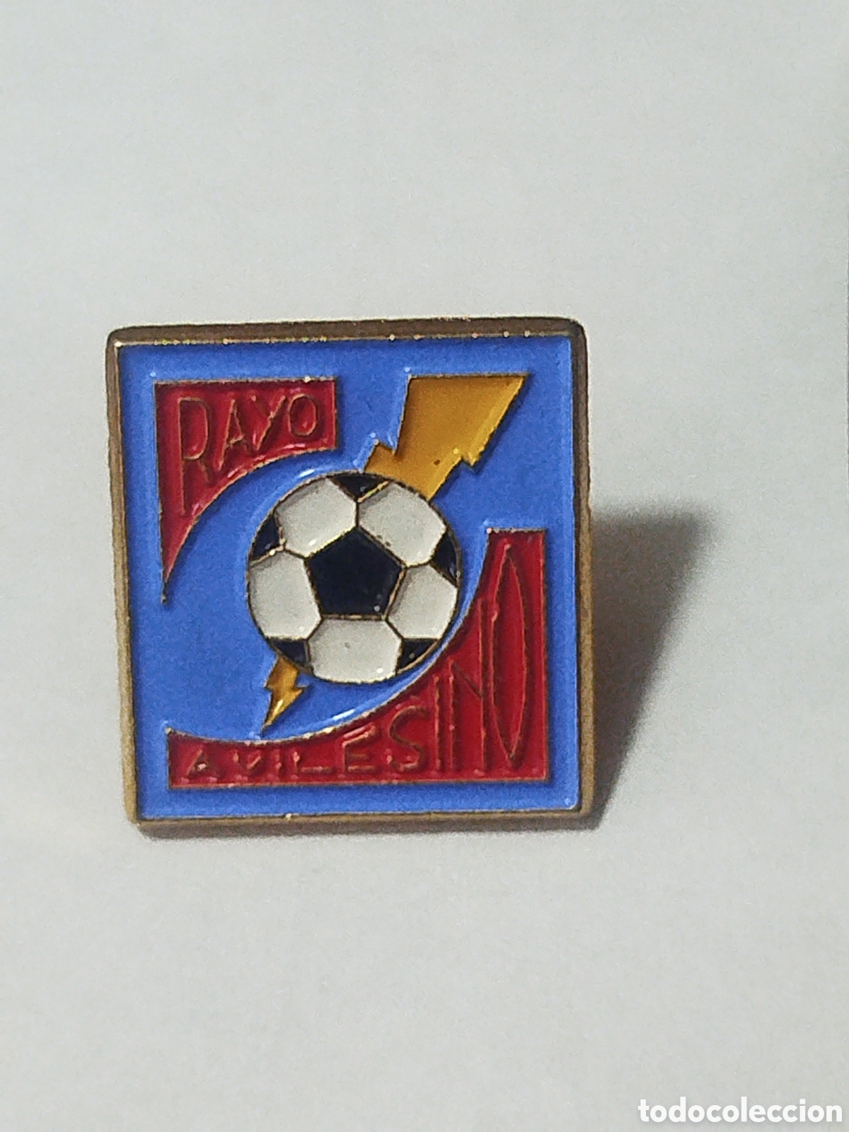 Sports collectibles: INSIGNIA DE FUTBOL CD RAYO AVILESINO.ASTURIAS