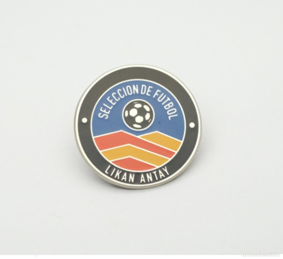 Coleccionismo deportivo: pin, badge Likan Antay football team /not FIFA/.