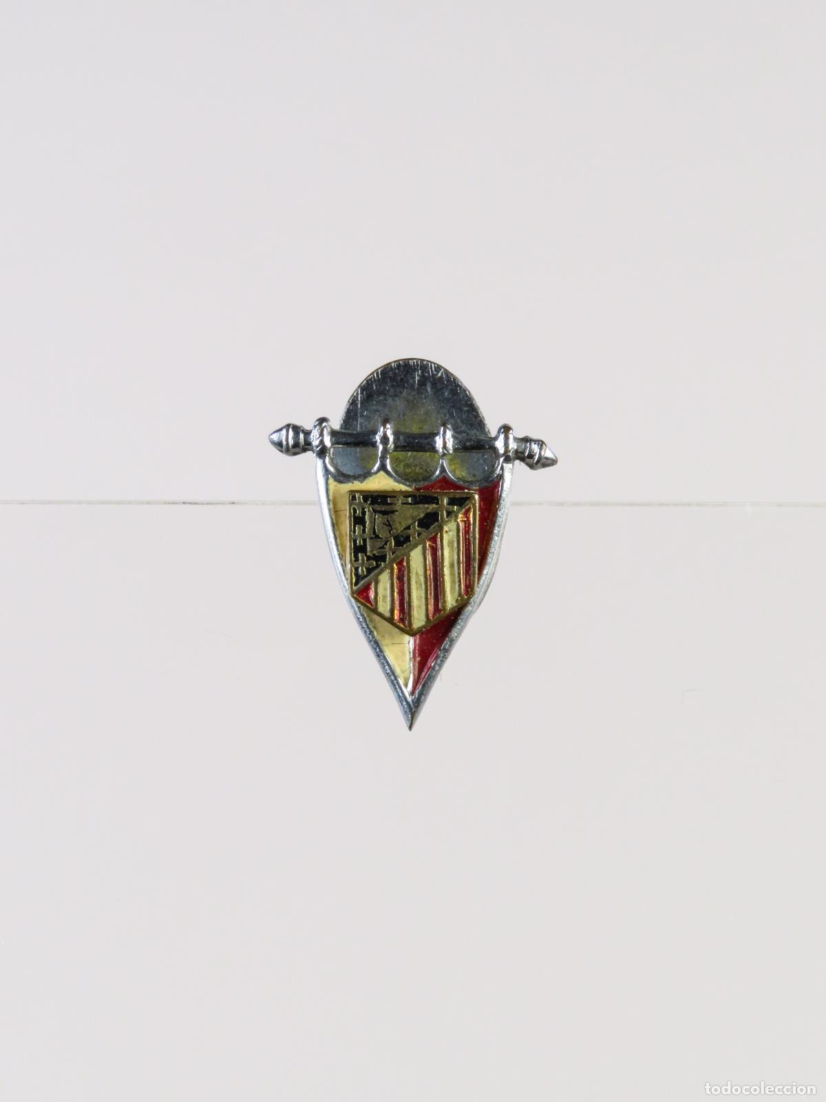 Coleccionismo deportivo: Pin f&uacute;tbol Athletic Club Bilbao metal esmalte segunda mitad S XX