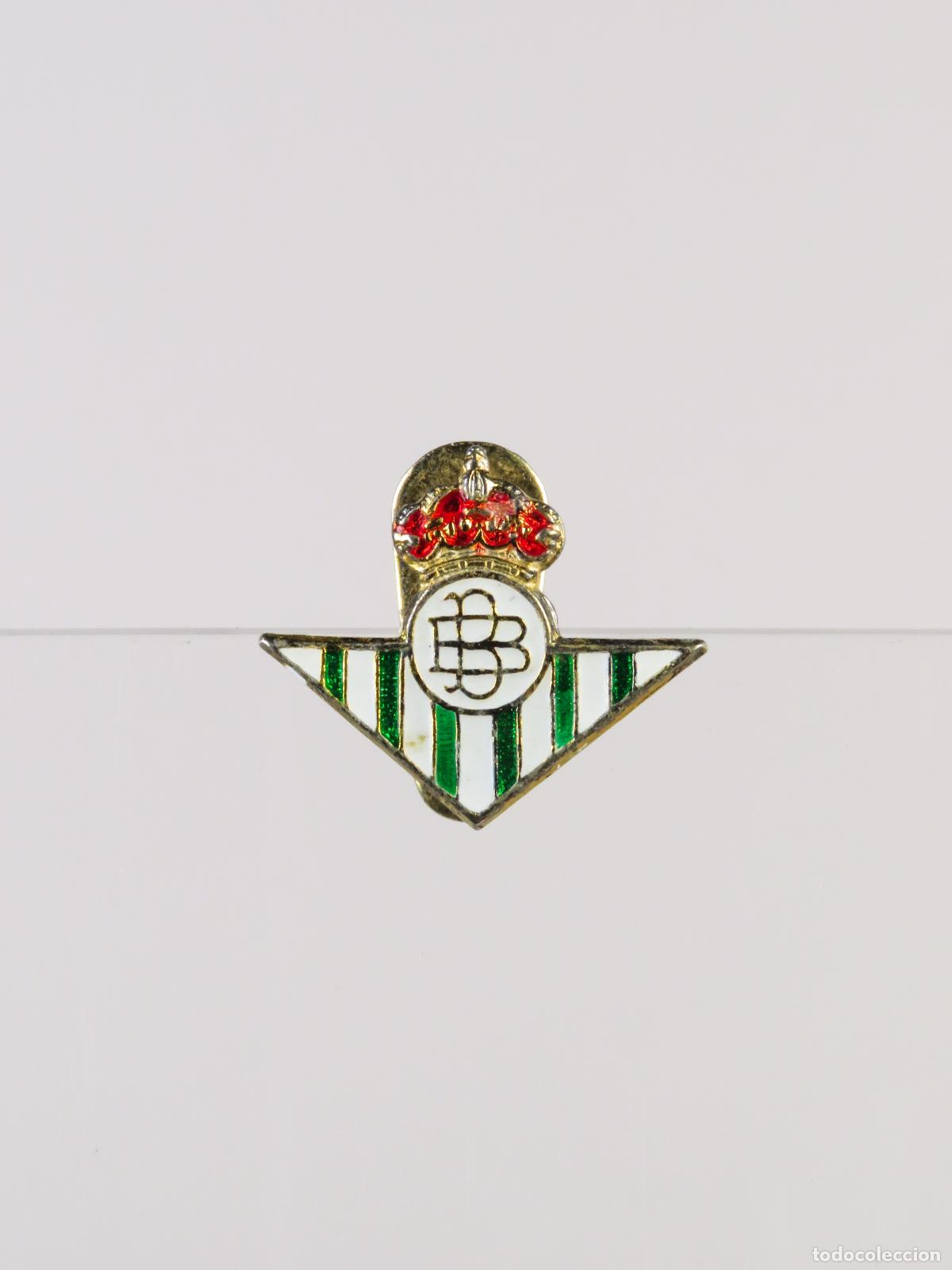 Coleccionismo deportivo: Pin f&uacute;tbol Real Betis Club metal dorado esmalte primera mitad S XX