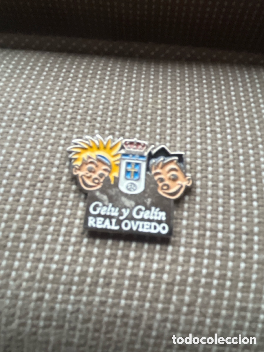 Coleccionismo deportivo: Pin Real Oviedo Gelu y Gelin