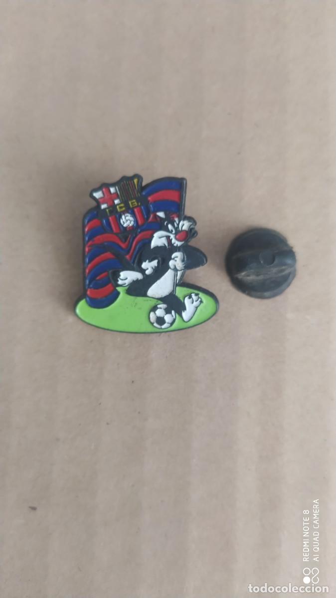 Coleccionismo deportivo: PIN BANDERA BARCELONA SILVESTRE PIN BARCA WARNER BROS P4