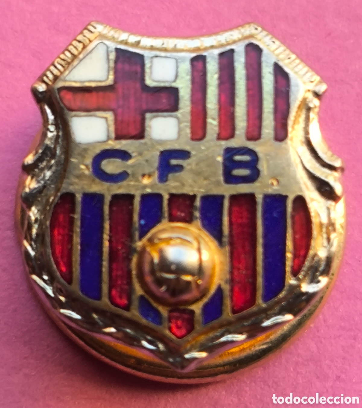 Coleccionismo deportivo: BAR&Ccedil;A ANTIGUA INSIGNIA DE SOLAPA C. F. B. BARCELONA BAL&Oacute;N A&Ntilde;OS '50