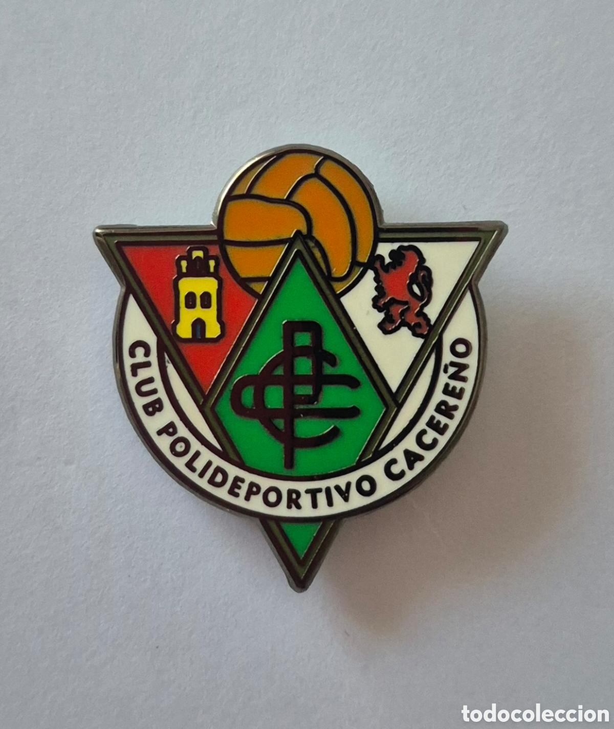 Coleccionismo deportivo: Pin del C.P. Cacere&ntilde;o - Equipo de f&uacute;tbol de Extremadura