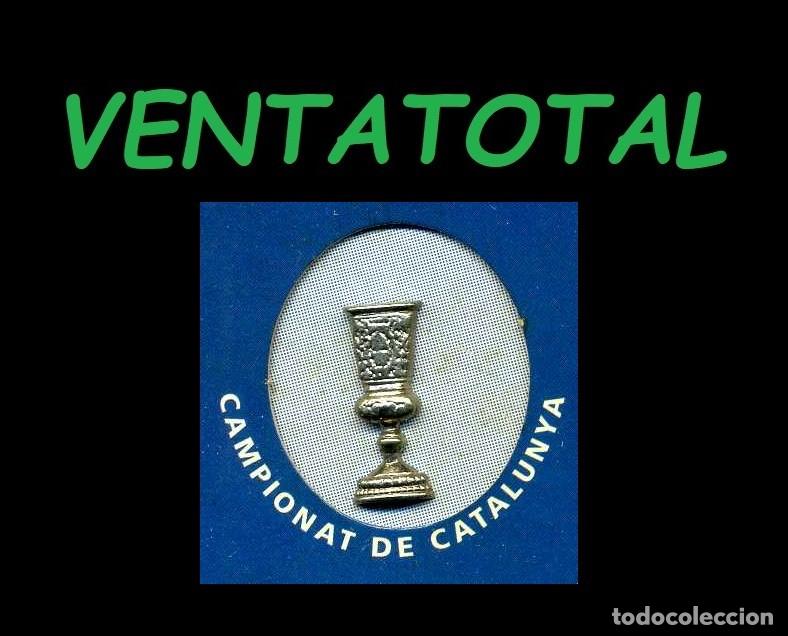 Coleccionismo deportivo: ANTIGUO PIN DE FUTBOL PLATEADO DEL BARSA COPA DE CAMPEON DE CATALU&Ntilde;A MEDIDA 2,5 X 1 CENTIMETROS
