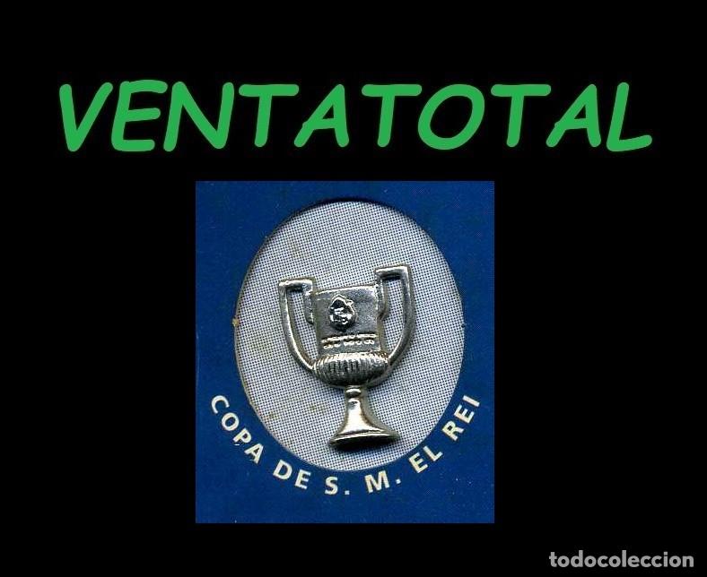 Coleccionismo deportivo: ANTIGUO PIN PLATEADO DE FUTBOL DEL BARSA COPA DE S.M EL REY MEDIDA 2,5 X 2 CENTIMETROS
