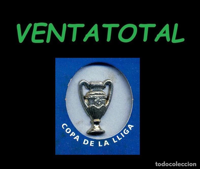 Coleccionismo deportivo: ANTIGUO PIN PLATEADO DE FUTBOL DEL BARSA COPA DE LA LIGA MEDIDA 2,6 X 1,7 CENTIMETROS