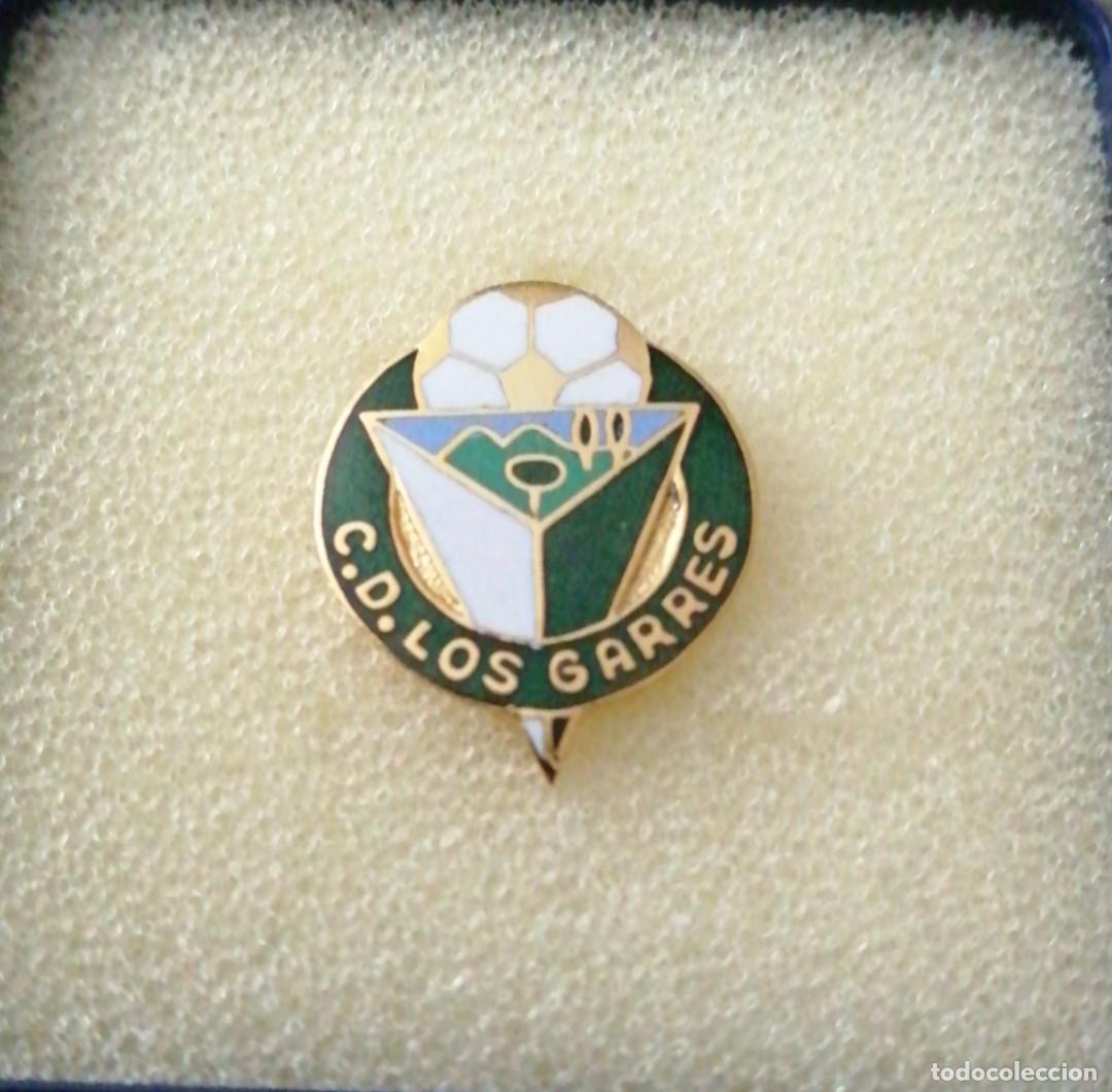 Coleccionismo deportivo: PIN INSIGNIA ALFILER F&Uacute;TBOL OFICIAL CD LOS GARRES MURCIA A&Ntilde;OS 80 ESMALTADO A FUEGO CALIDAD