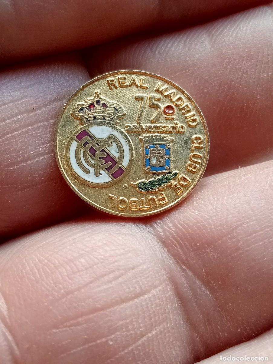 Coleccionismo deportivo: INSIGNIA ESMALTADA F&Uacute;TBOL REAL MADRID 75 ANIVERSARIO PINS ALFILER