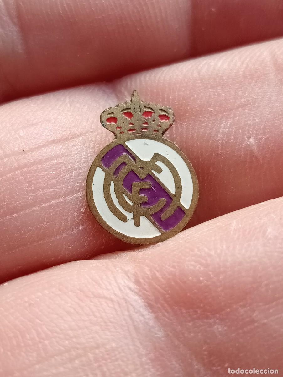 Coleccionismo deportivo: INSIGNIA F&Uacute;TBOL REAL MADRID ESCUDO PINS ALFILER