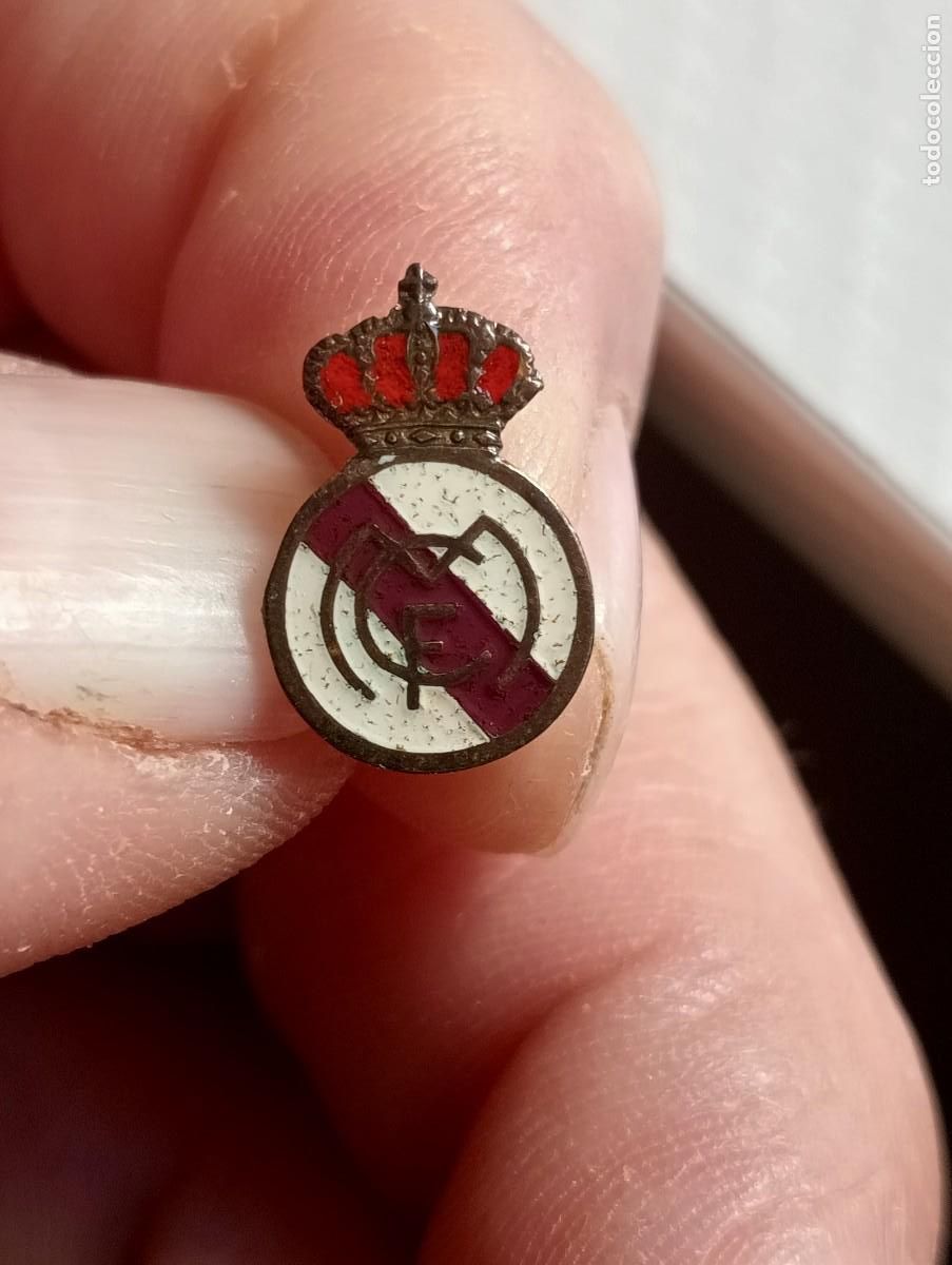 Coleccionismo deportivo: INSIGNIA F&Uacute;TBOL REAL MADRID ESCUDO PINS ALFILER
