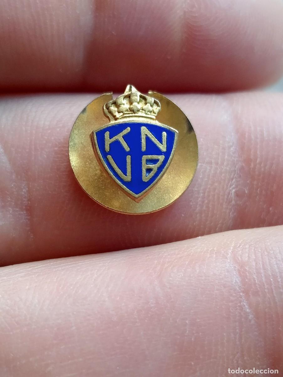 Coleccionismo deportivo: INSIGNIA FUTBOL KNVB REAL FEDERACI&Oacute;N NEERLANDESA PAISES BAJOS PINS ALFILER SOLAPA INTERNACIONAL