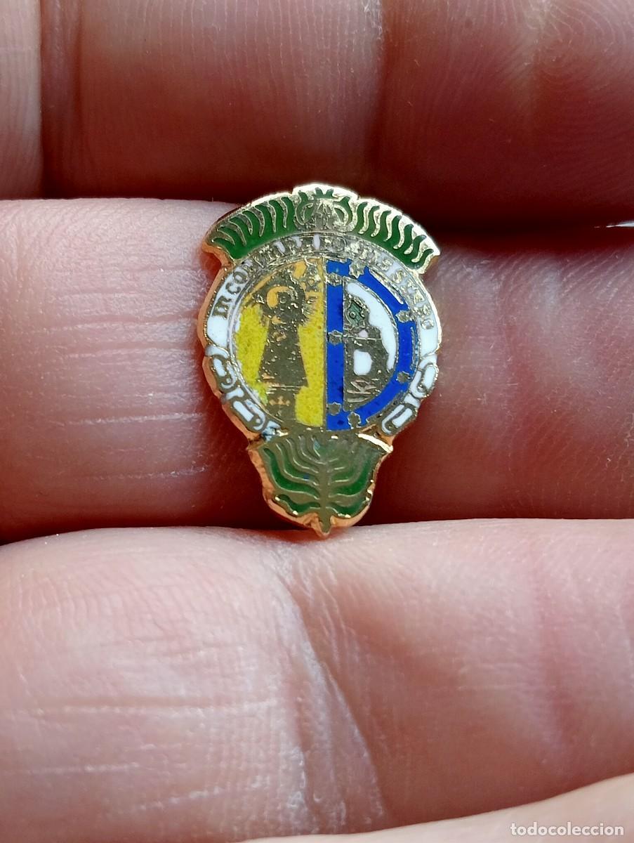 Coleccionismo deportivo: INSIGNIA ESMALTADA FUTBOL COLEGIO EL PILAR MADRID CLUB DEPORTIVO PILARISTAS PINS ALFILER