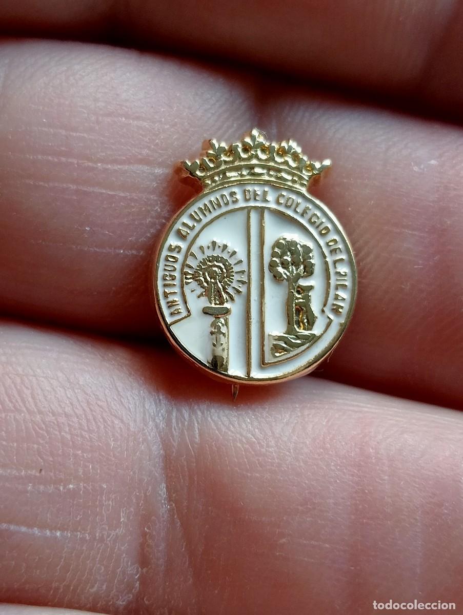 Coleccionismo deportivo: INSIGNIA FUTBOL ANTIGUOS ALUMNOS COLEGIO EL PILAR MADRID CLUB DEPORTIVO PILARISTAS PINS ALFILER